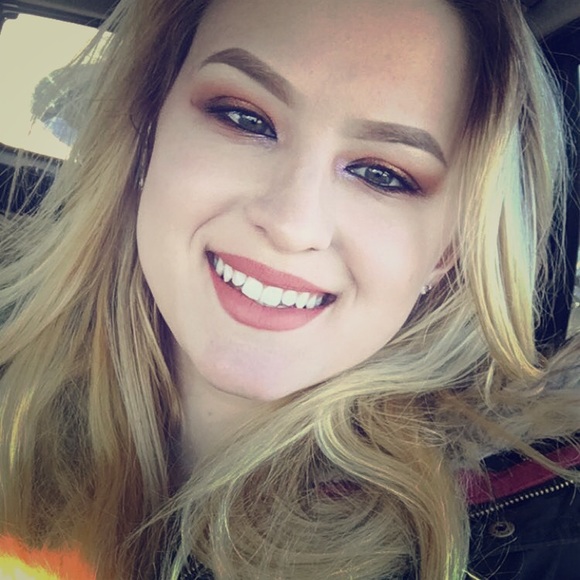 Meet your Posher, Elena - Picture 1 of 1